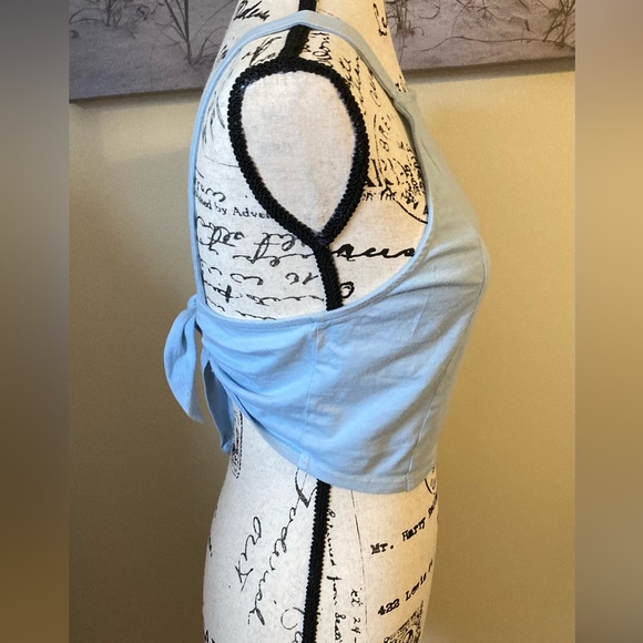 Urban Outfitters Bridgette Blue tie back crop top, size small  - Picture 3 of 9